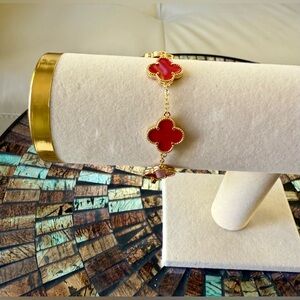 Elegant Gold tone and Red Clover Bracelet